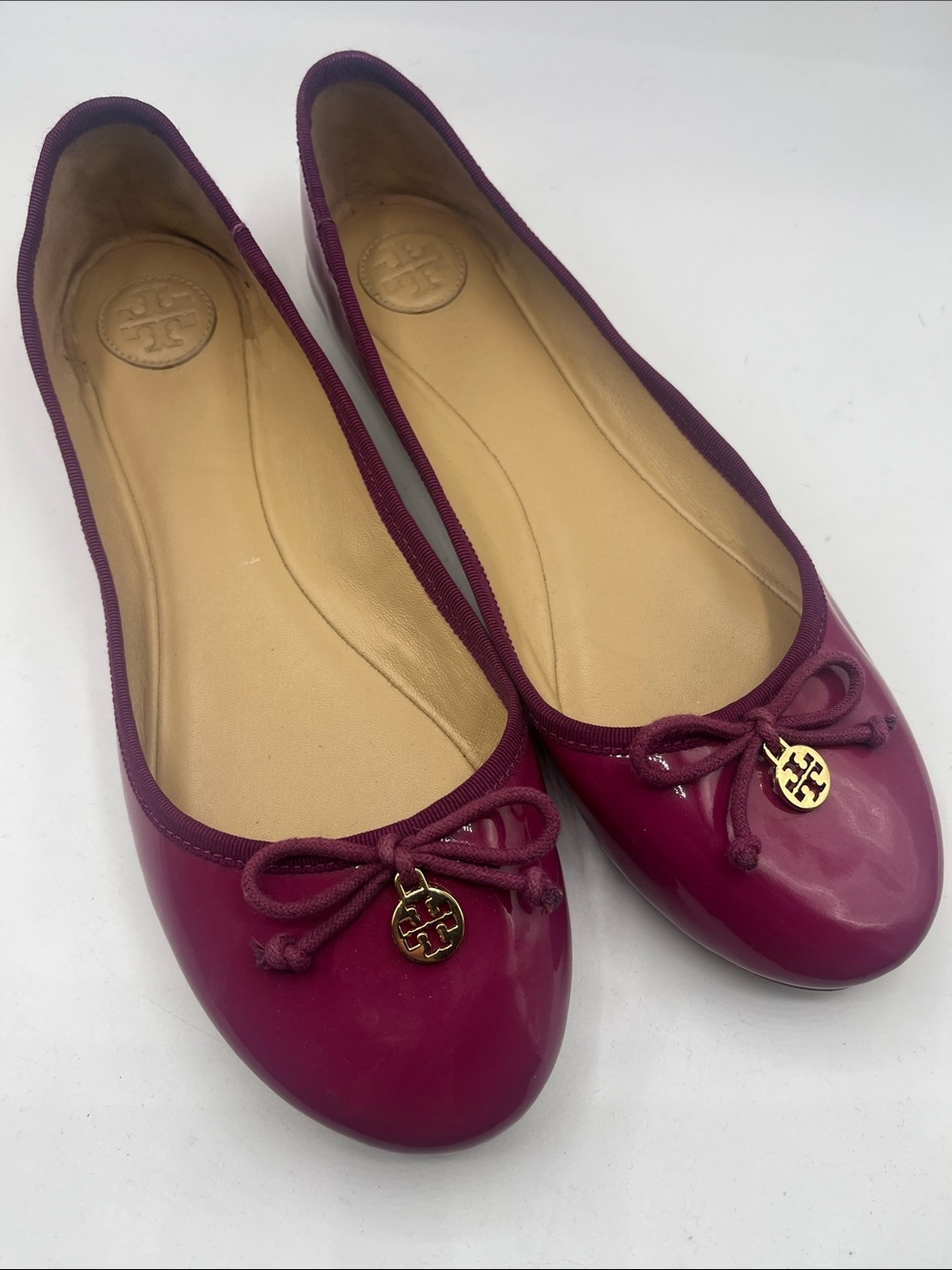 Tory Burch Patent Ballet Flats in Fuchsia with Gold Logo